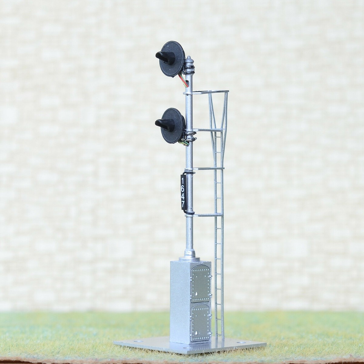 1 x HO scale model railroad 3-colors searchlight signal metal cabinet 2 head #23